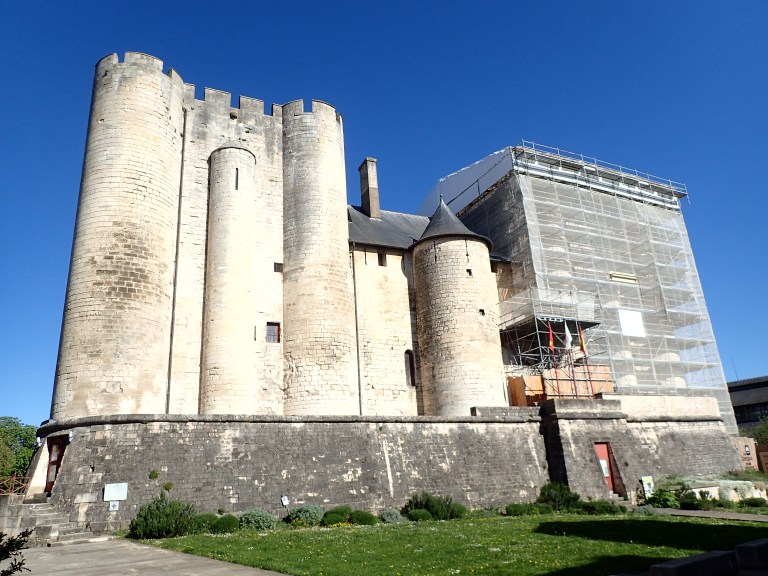 Be seeing you….prisoner graffiti at Le Donjon, Niort, Deux Sèvres ...